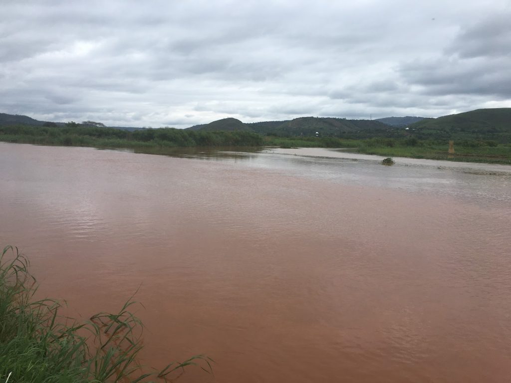 Makutano ya mto Akagera Kagera na Ruvubhu katika eneoo la Rusumo wilayani Ngara mpakani mwa Tanzania na Rwanda 1