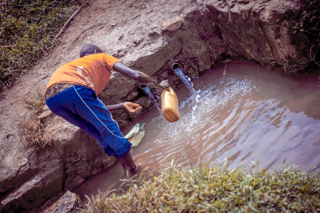 Les eaux souterraines font sourire les communautés au Burundi